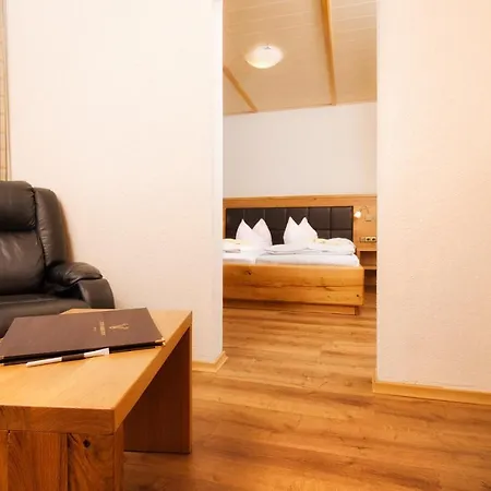 Zum Hirschen Otel Lam