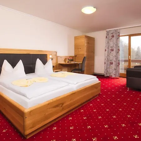 Zum Hirschen Hotel 3*