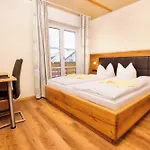 Zum Hirschen Lam