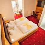 Zum Hirschen 3*
