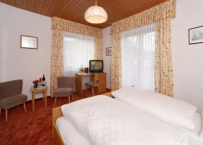 Zum Hirschen Hotel 3*